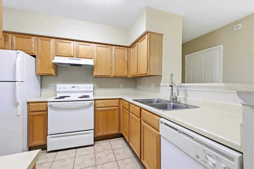 1015 VILLAGIO CIRCLE #202 Sarasota, FL 34237