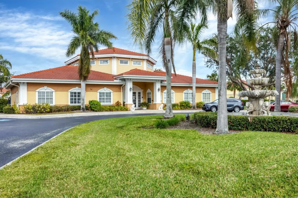 1015 VILLAGIO CIRCLE #202 Sarasota, FL 34237
