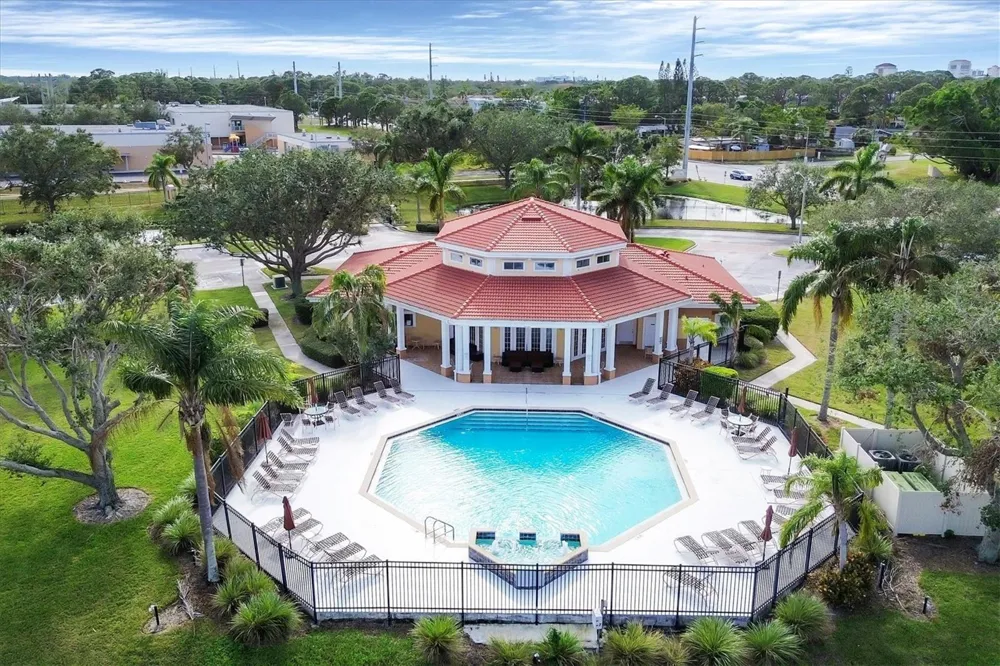 1015 VILLAGIO CIRCLE #202 Sarasota, FL 34237