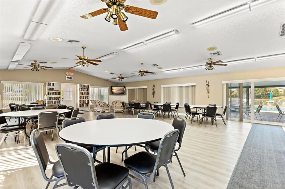 1290 PINE RIDGE CIRCLE E #E1 Tarpon Springs, FL 34688