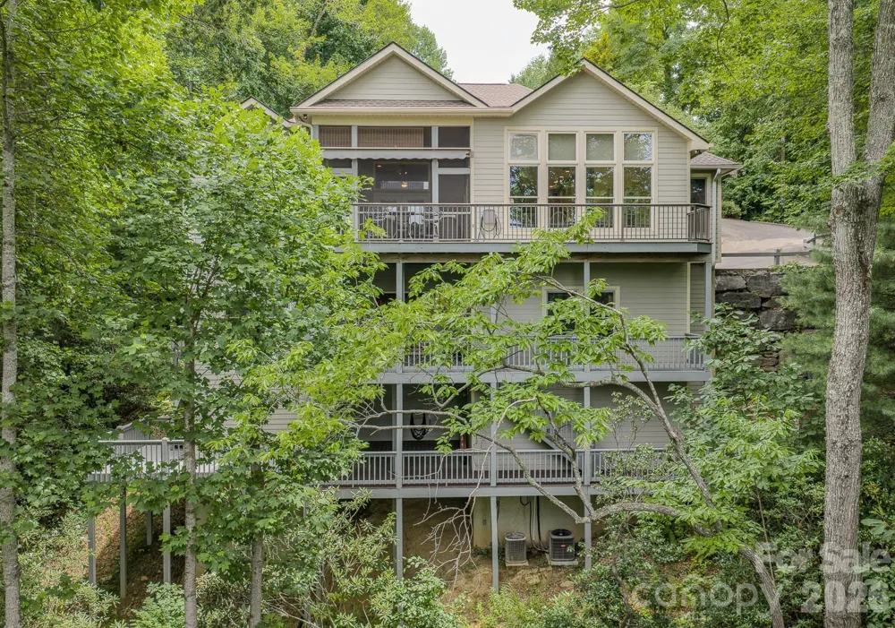 329 Mountain Crest Drive Hendersonville, NC 28739