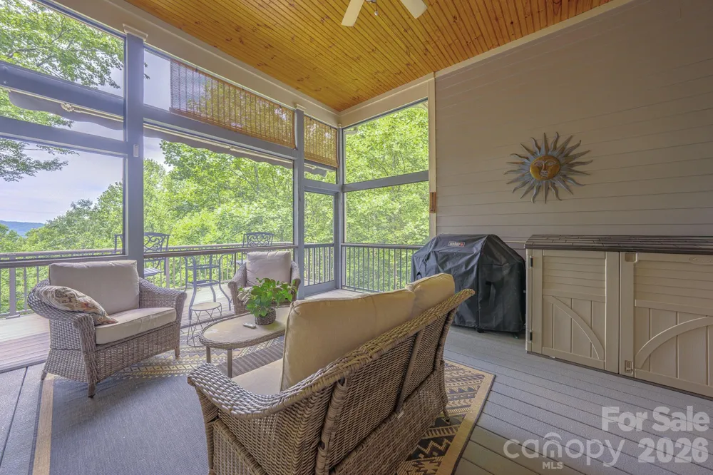 329 Mountain Crest Drive Hendersonville, NC 28739
