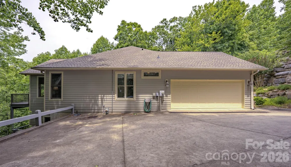 329 Mountain Crest Drive Hendersonville, NC 28739