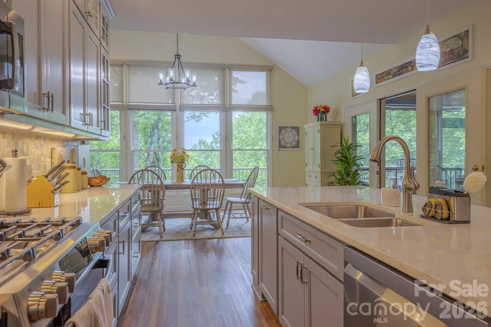 329 Mountain Crest Drive Hendersonville, NC 28739