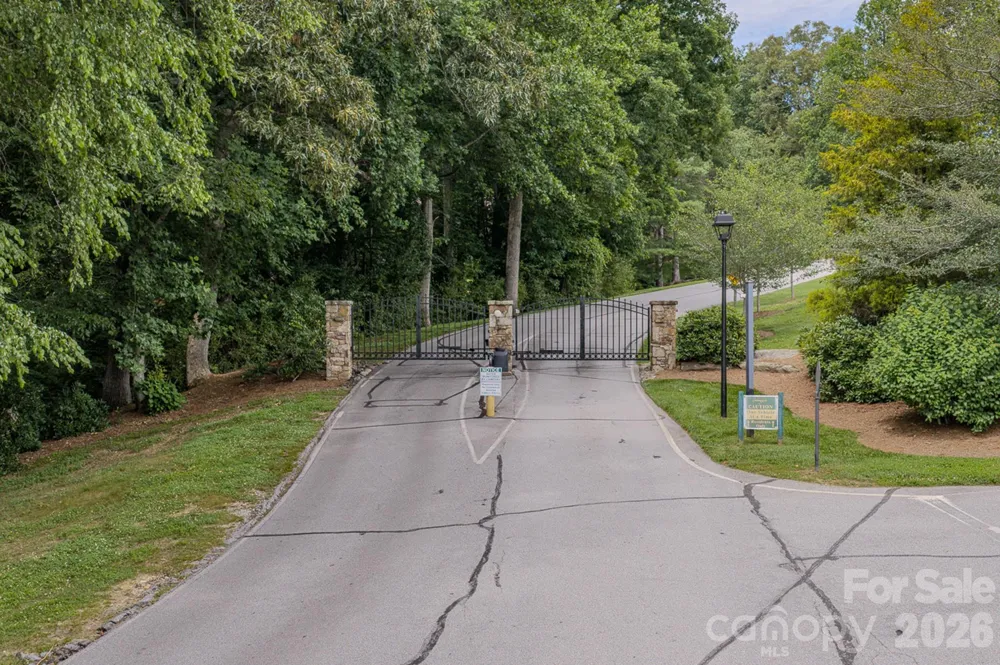 329 Mountain Crest Drive Hendersonville, NC 28739