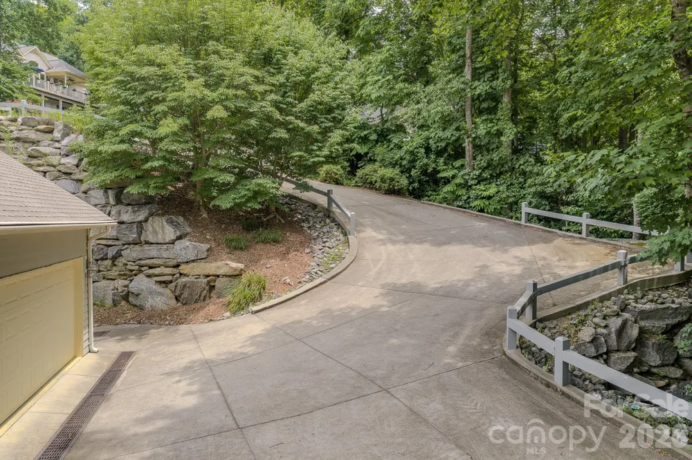 329 Mountain Crest Drive Hendersonville, NC 28739