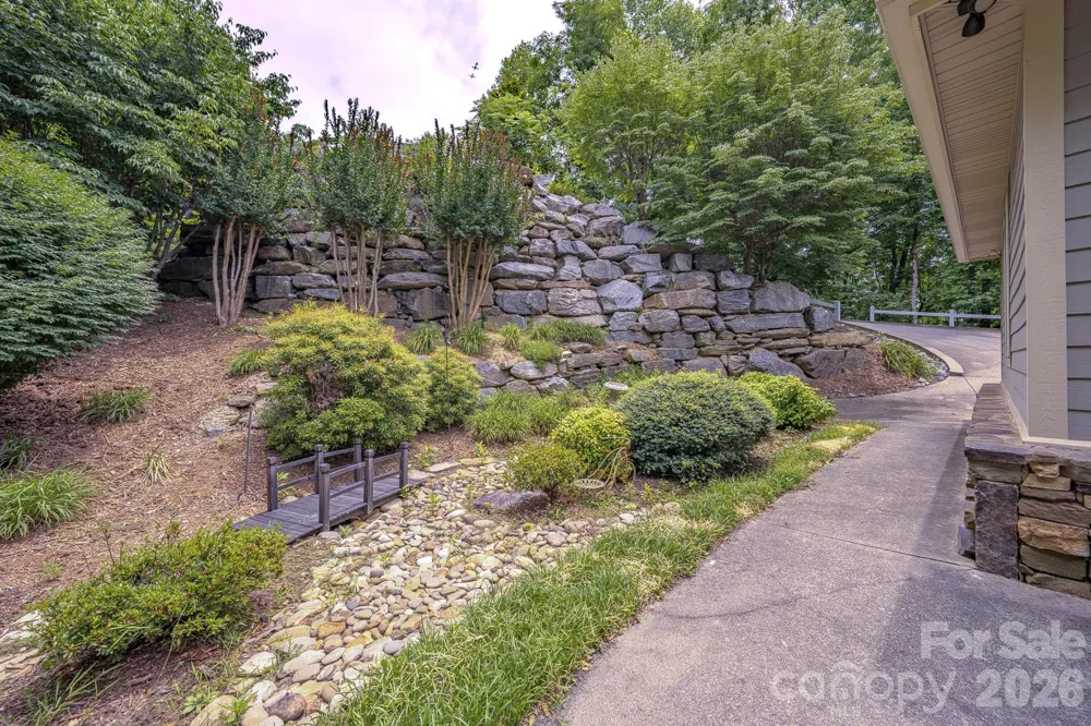 329 Mountain Crest Drive Hendersonville, NC 28739