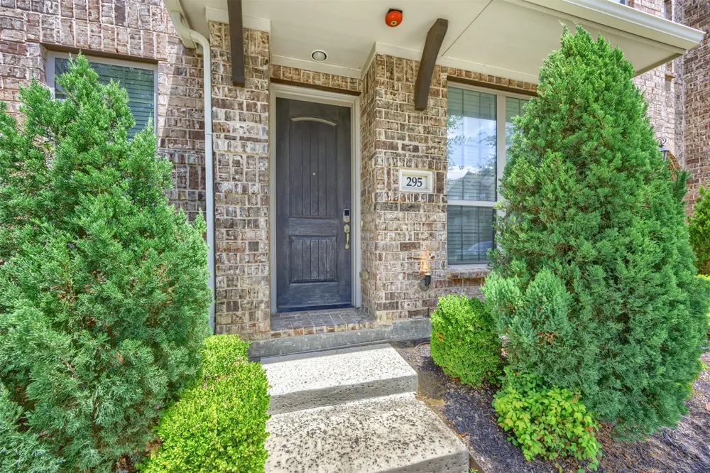 295 Scotia Street Lewisville, TX 75056