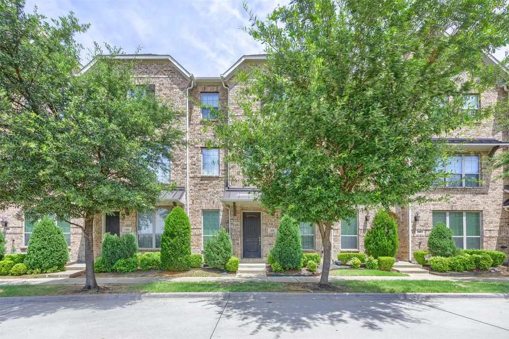 295 Scotia Street Lewisville, TX 75056