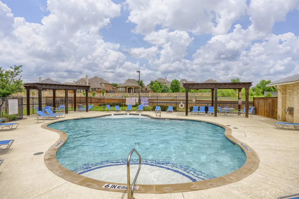 295 Scotia Street Lewisville, TX 75056