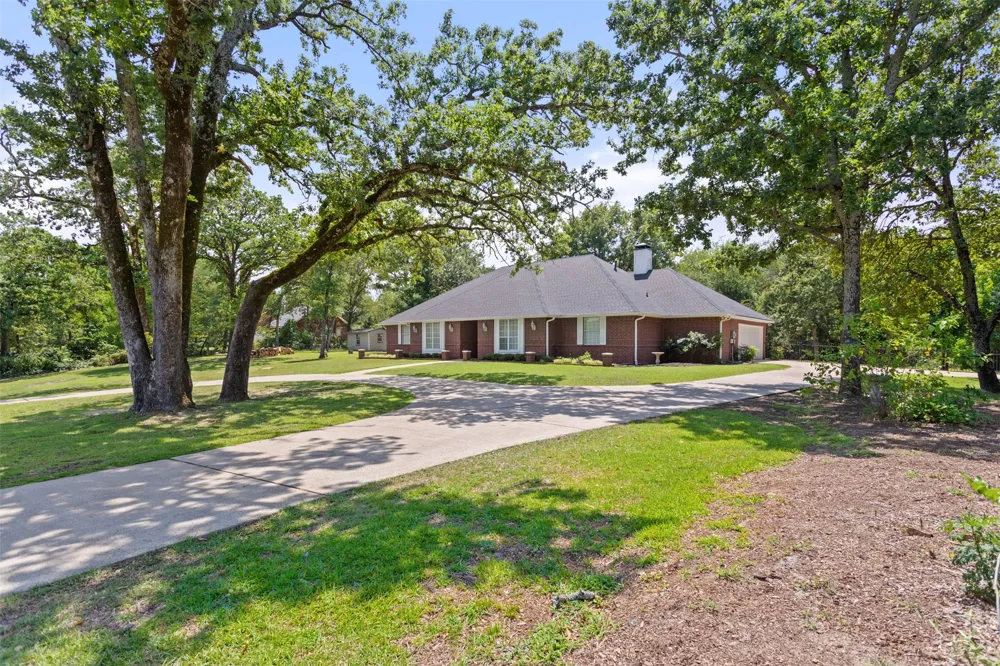17681 Huckleberry Circle Lindale, TX 75771