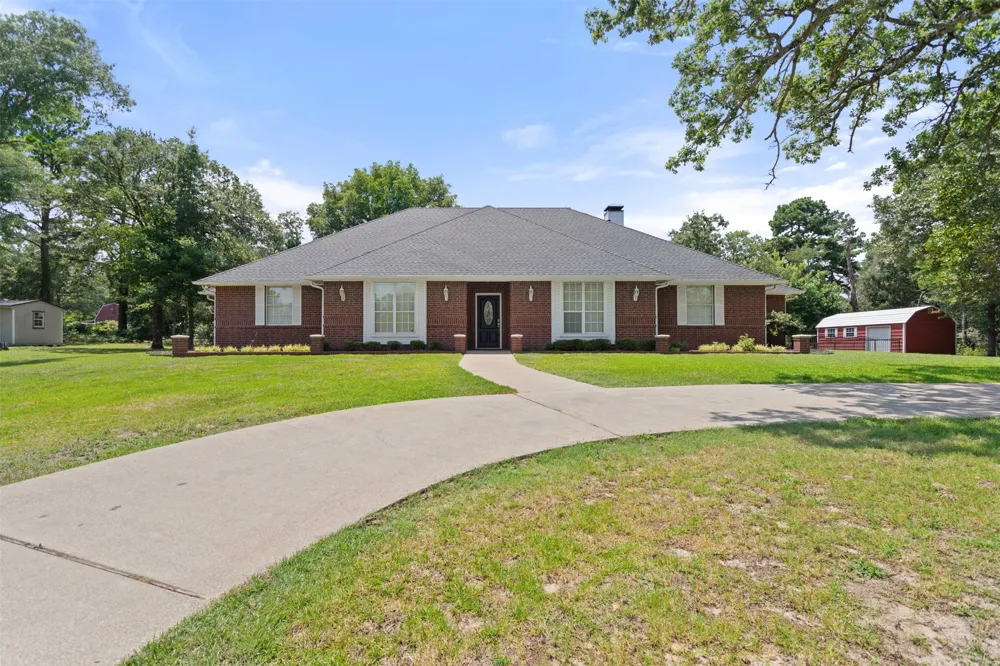 17681 Huckleberry Circle Lindale, TX 75771
