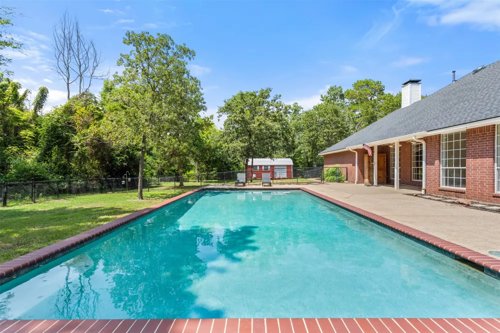 17681 Huckleberry Circle Lindale, TX 75771