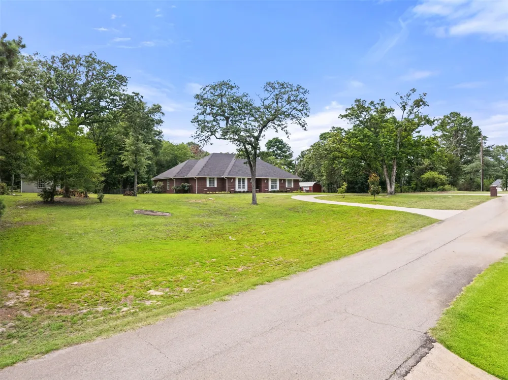 17681 Huckleberry Circle Lindale, TX 75771