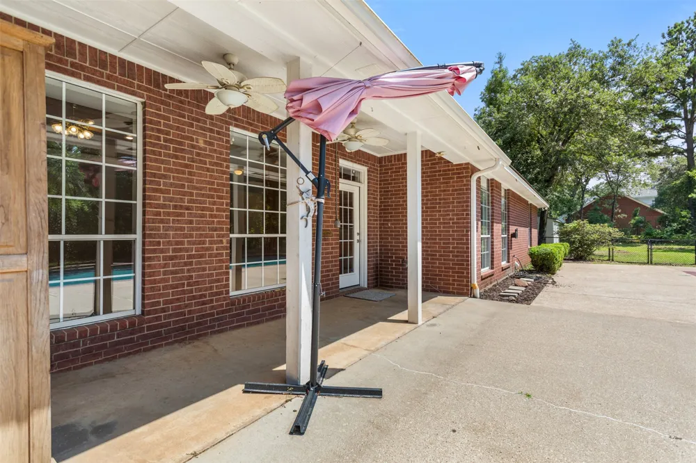 17681 Huckleberry Circle Lindale, TX 75771