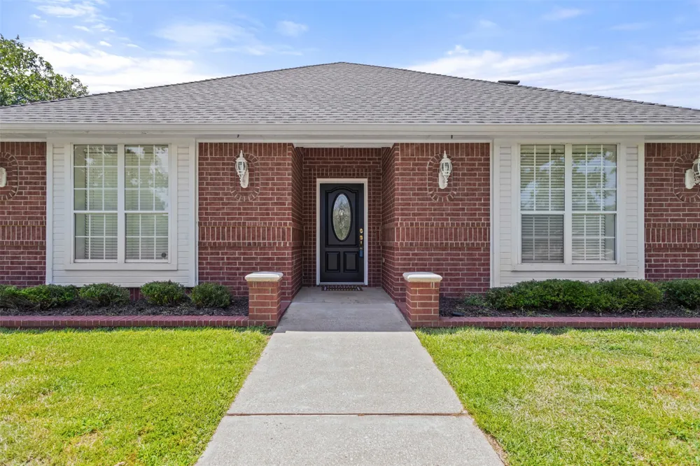 17681 Huckleberry Circle Lindale, TX 75771