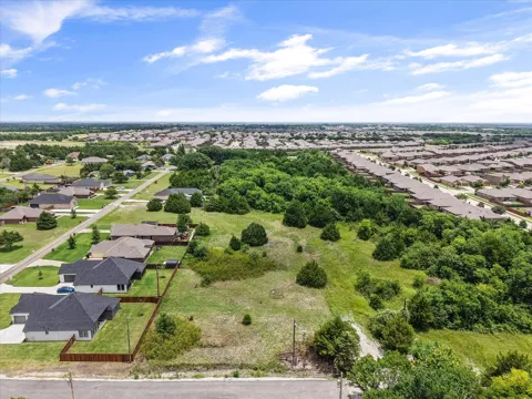 2220 Lakeshore Lane