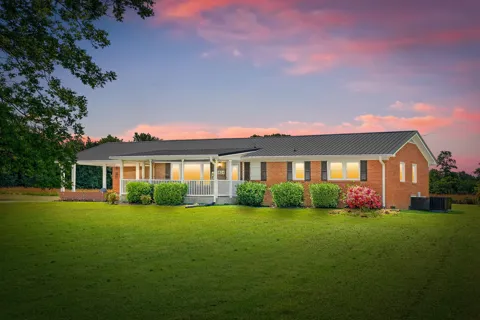 3824 Oakwood Rd