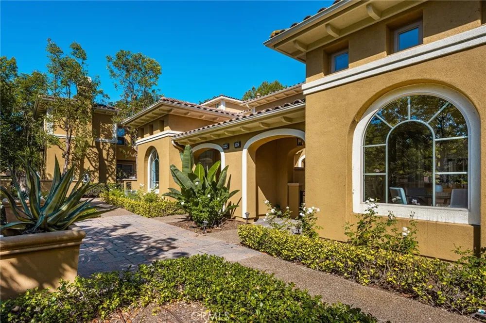 125 Chantilly Irvine, CA 92620