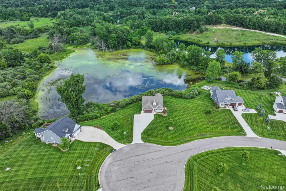 4800 Chestnut Springs Drive Genoa Township, MI 48843