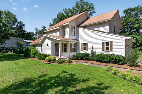 2749 New London Dr