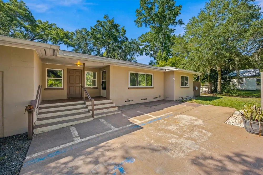 5762 S AGNEW ROAD Belleview, FL 34420