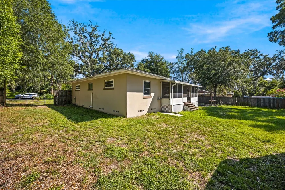 5762 S AGNEW ROAD Belleview, FL 34420