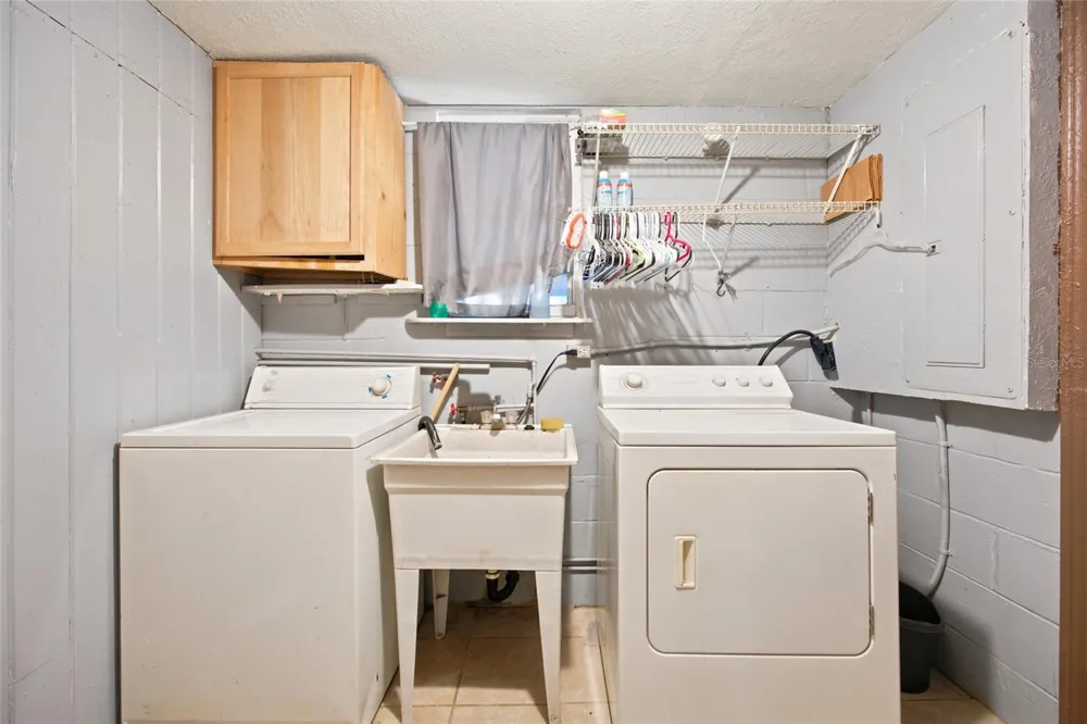 5762 S AGNEW ROAD Belleview, FL 34420