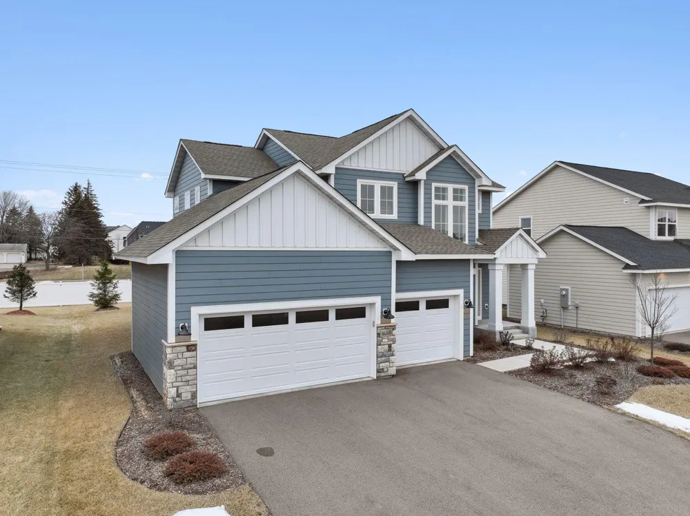 10268 Arrowwood Path Woodbury, MN 55129