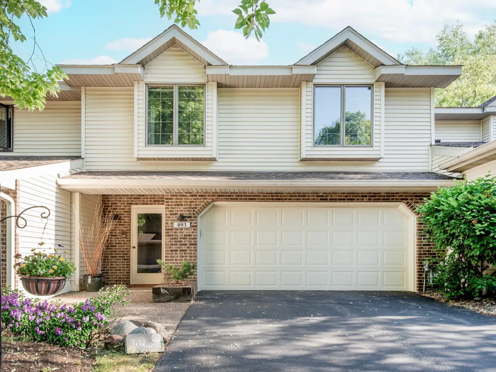 493 Sterling Street S Maplewood, MN 55119