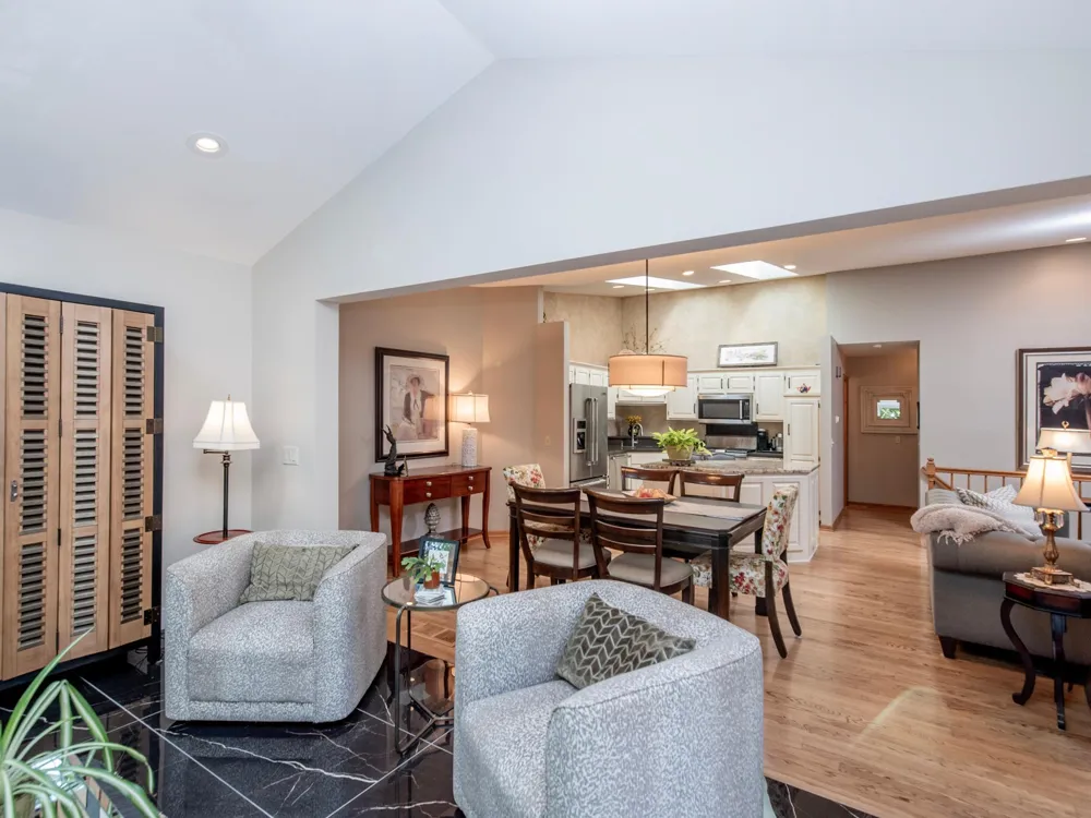 493 Sterling Street S Maplewood, MN 55119