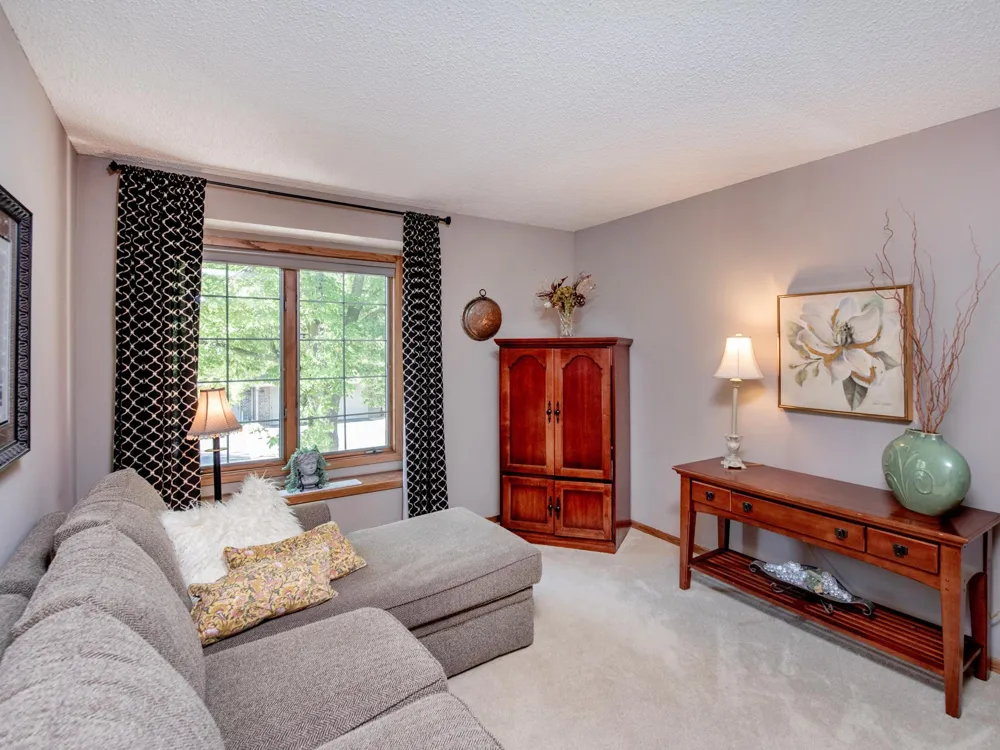 493 Sterling Street S Maplewood, MN 55119