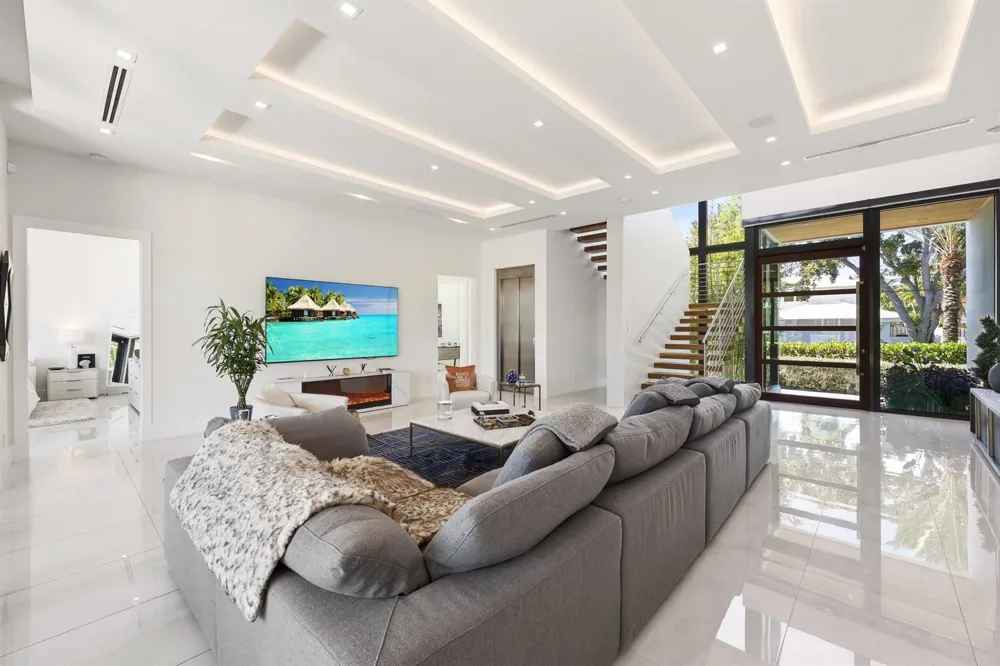 2863 NE 27th Street Fort Lauderdale, FL 33306