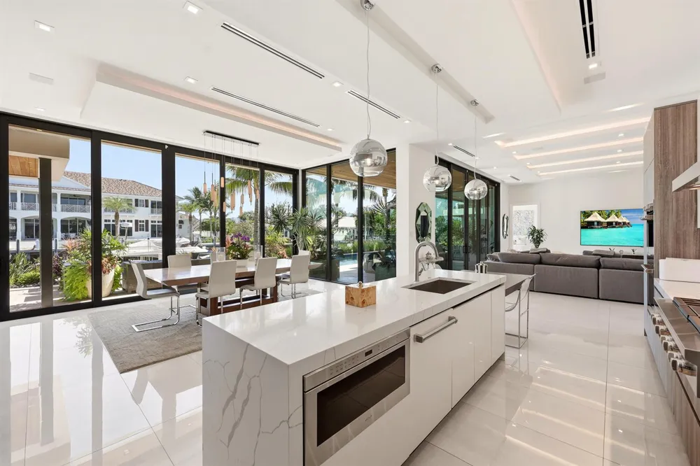2863 NE 27th Street Fort Lauderdale, FL 33306
