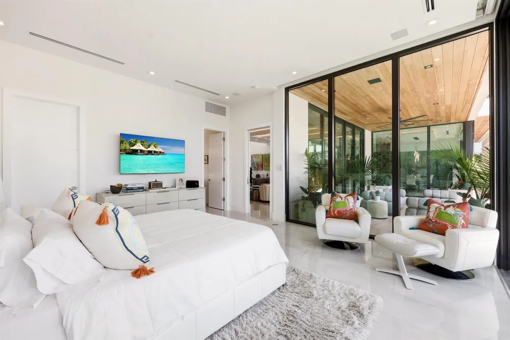 2863 NE 27th Street Fort Lauderdale, FL 33306