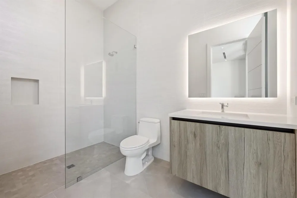 2863 NE 27th Street Fort Lauderdale, FL 33306