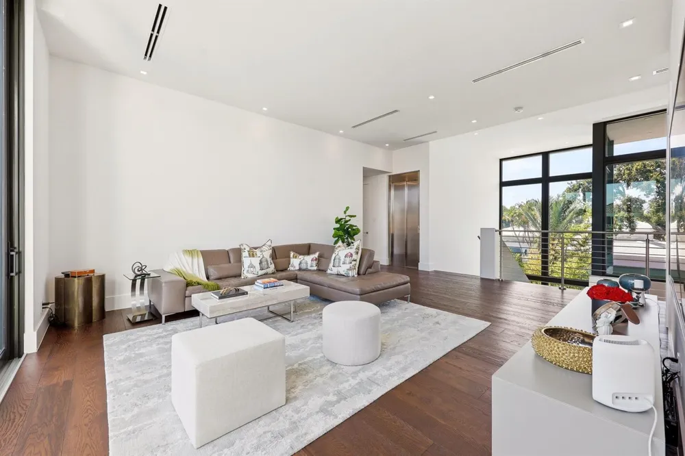 2863 NE 27th Street Fort Lauderdale, FL 33306
