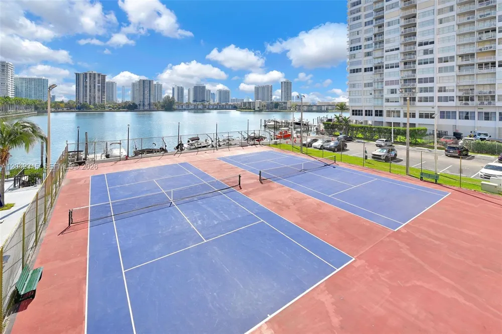 2750 NE 183rd St #2410 Aventura, FL 33160
