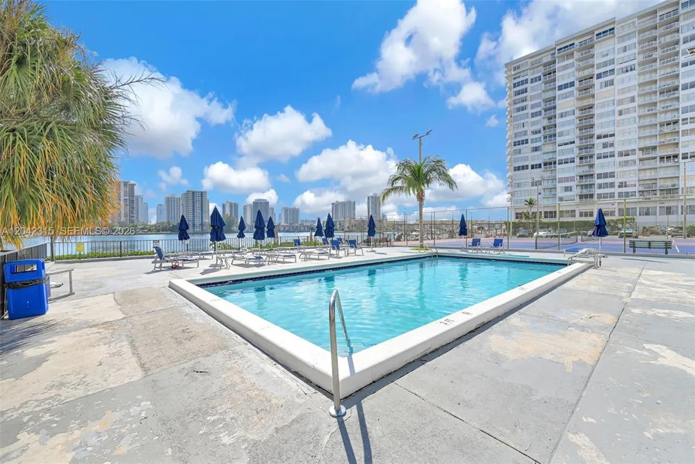 2750 NE 183rd St #2410 Aventura, FL 33160