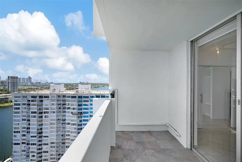 2750 NE 183rd St #2410 Aventura, FL 33160
