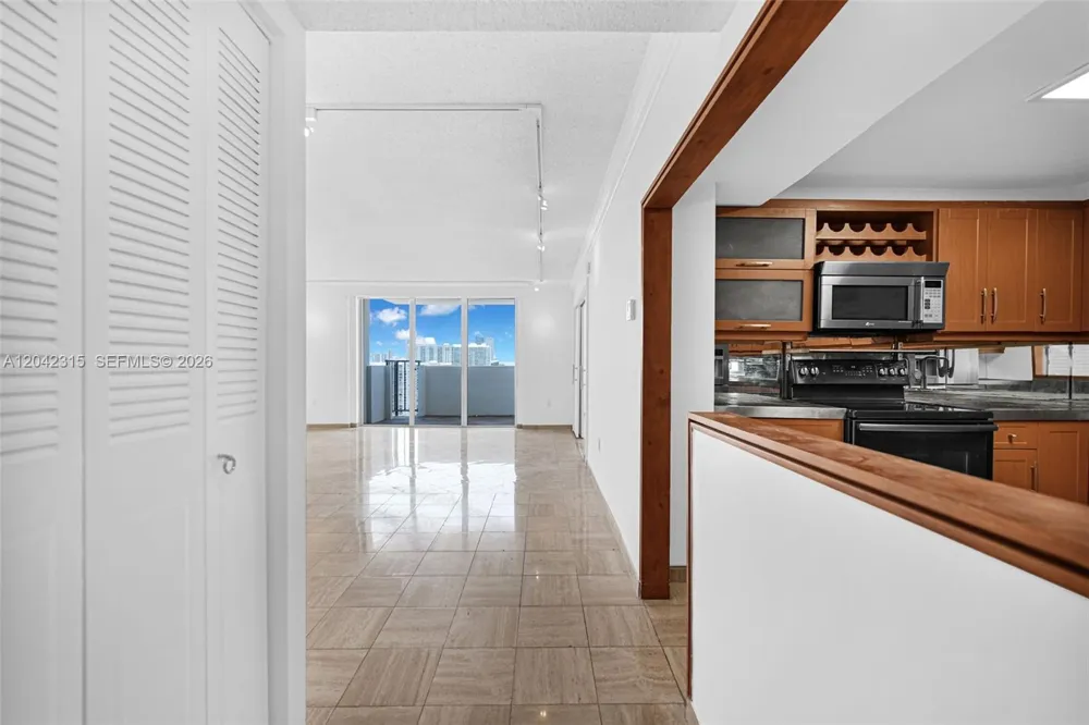 2750 NE 183rd St #2410 Aventura, FL 33160