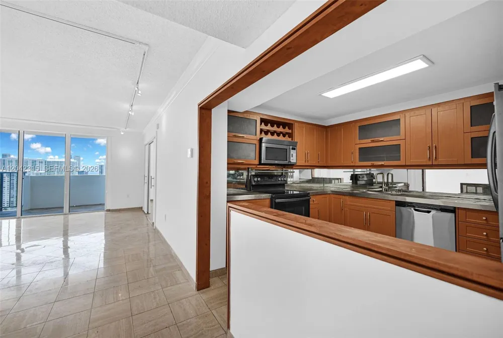 2750 NE 183rd St #2410 Aventura, FL 33160
