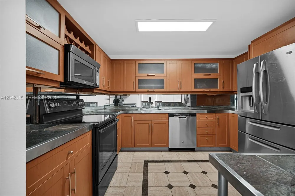 2750 NE 183rd St #2410 Aventura, FL 33160