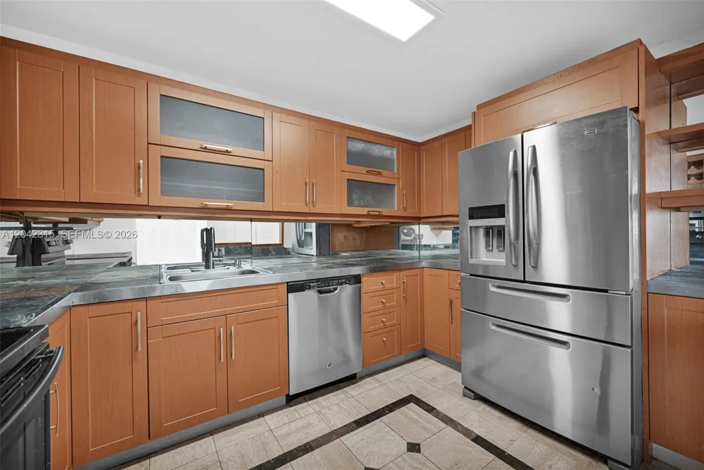2750 NE 183rd St #2410 Aventura, FL 33160