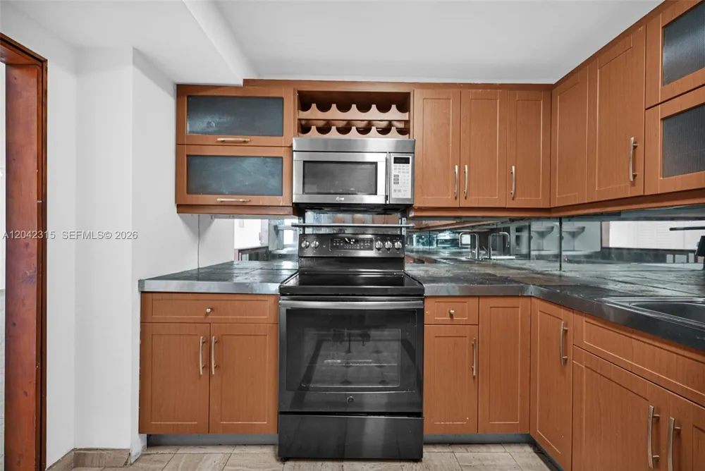 2750 NE 183rd St #2410 Aventura, FL 33160