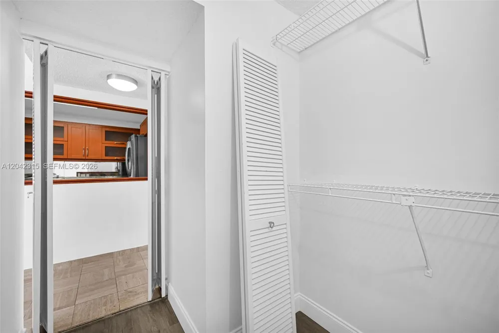 2750 NE 183rd St #2410 Aventura, FL 33160
