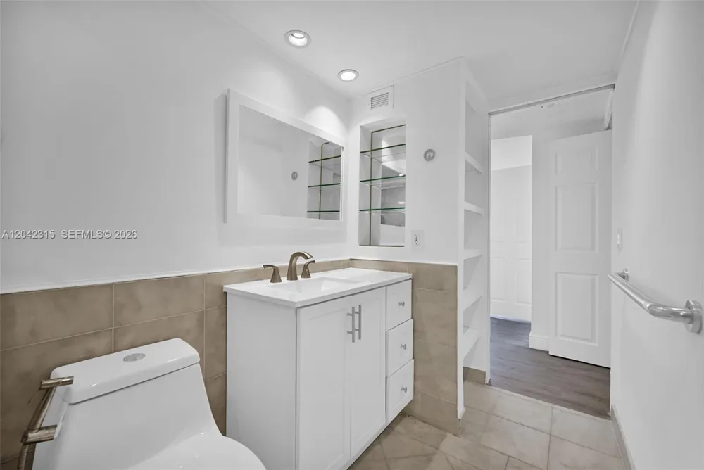 2750 NE 183rd St #2410 Aventura, FL 33160
