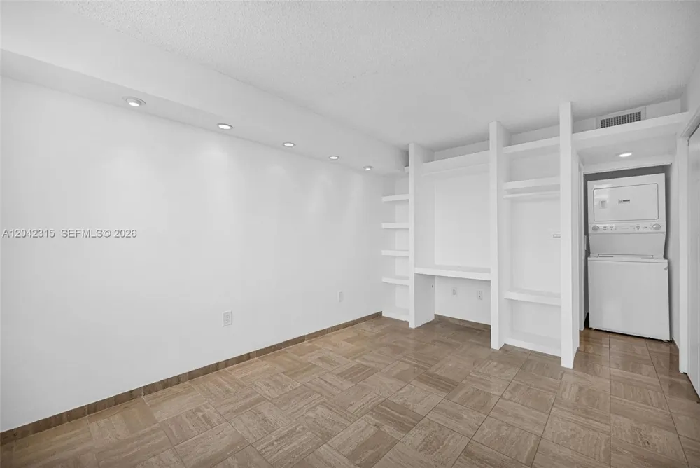 2750 NE 183rd St #2410 Aventura, FL 33160