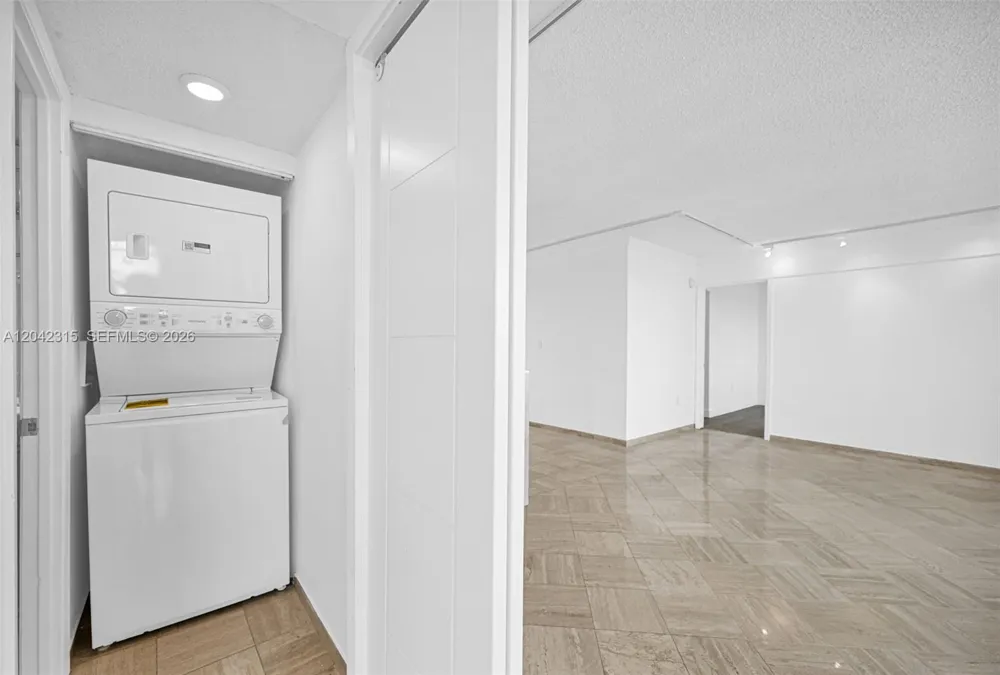 2750 NE 183rd St #2410 Aventura, FL 33160