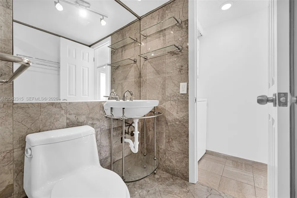 2750 NE 183rd St #2410 Aventura, FL 33160
